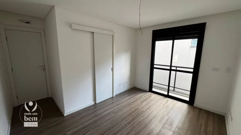 Imagem Sobrado triplex com 160 m², terraço com churrasqueira, 3 quartos (1 suíte), à venda por R$ 1.290.000 - São Lourenço - Curitiba/PR