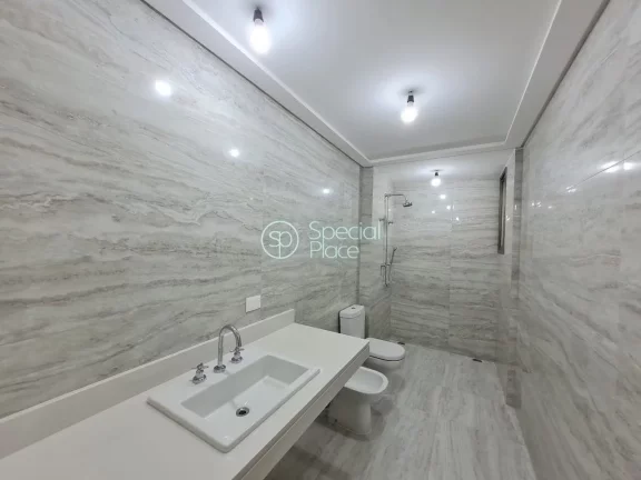 Imagem Excelente apartamento em Higienópolis, no estilo neoclássico, em condomínio exclusivo com apenas ...