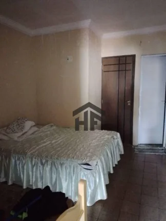 Imagem Casa de 2 andares, com 5 quartos sendo 2 suítes e área para eventos, localizada em Artur Lundgren I, Paulista - PE. À Venda.
