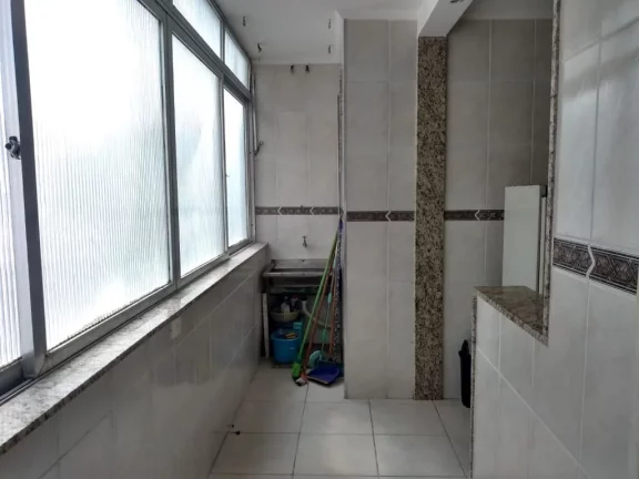 Imagem PITANGUEIRAS – UMA QUADRA DA PRAIA, LOCALIZAÇÃO PRIVILEGIADA, AMPLO APARTAMENTO ,95 M² ÚTEIS, GARAGEM NO PRÉDIO.