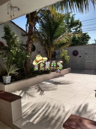 Imagem CASA À VENDA COM 3 SUÍTES ITANHAÉM
