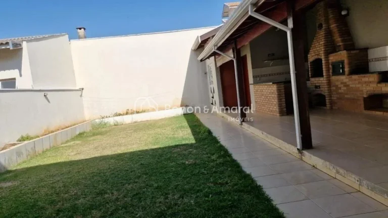 Imagem Casa à venda no Condomínio Campos do Conde em Paulínia. O piso inferior conta com sala para dois ...