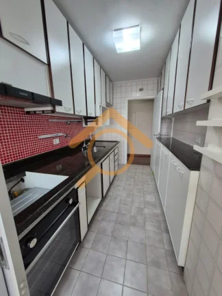 Imagem Cobertura de luxo em Santo Amaro: 3 quartos, 1 suíte, 2 salas, 2 vagas. Agende sua visita agora!