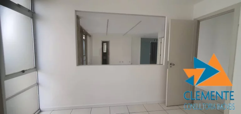 Imagem VENDO ANDAR CORRIDO COMERCIAL 227 M² -03 VGS B, SAVASSI-BH-MG