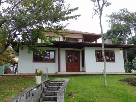Imagem Maravilhosa casa em condomínio fechado. Nova Friburgo RJ.