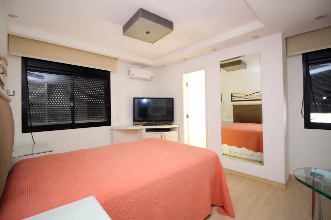 Imagem MARAVILHOSA COBERTURA DUPLEX EM MOEMA, EQUIPADA, COM 380 METROS. LINDA VISTA DA REGIÃO. PARA VENDA OU ALUGUEL.