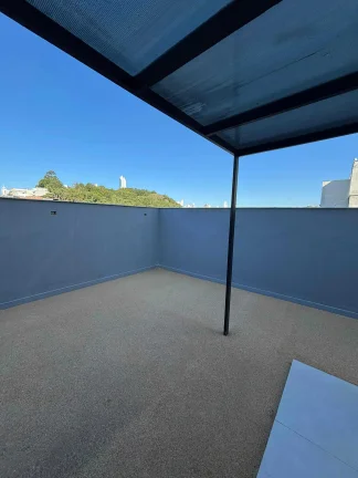 Imagem Sobrado triplex com 3 suítes e 4 vagas de garagem no bairro Ariribá em Balneário Camboriú/SC