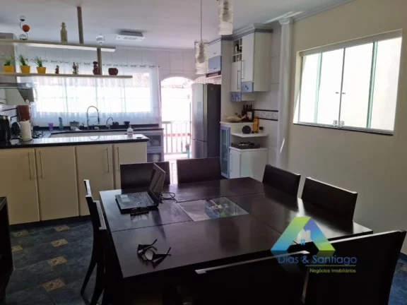 Imagem Sobrado com 3 Quartos e 3 banheiros à Venda, 250 m² por R$ 739.900