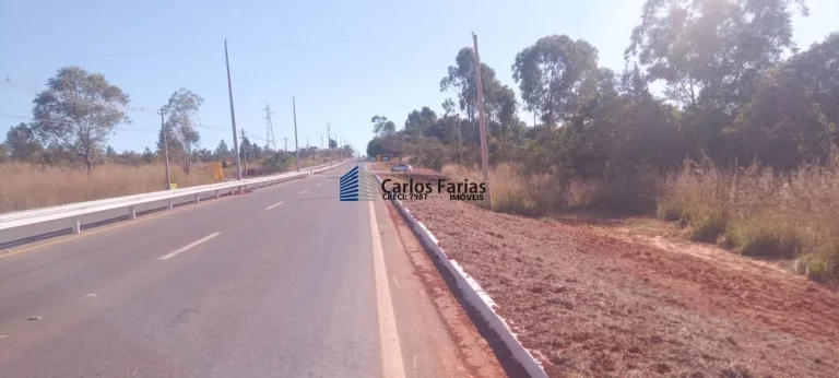 Imagem Chácara para Venda em Brasília, Setor Habitacional Tororó (Jardim Botânico), 3 dormitórios, 1 suíte, 2 banheiros, 2 vagas