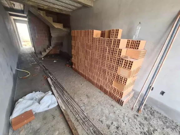 Imagem Casa Duplex em Obras - BH - Mantiqueira - 2 Quartos (2 Suítes) - 2 Vagas