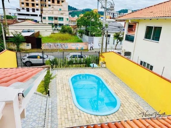 Imagem Casa para Temporada em Balneário Camboriú / SC no bairro Nações