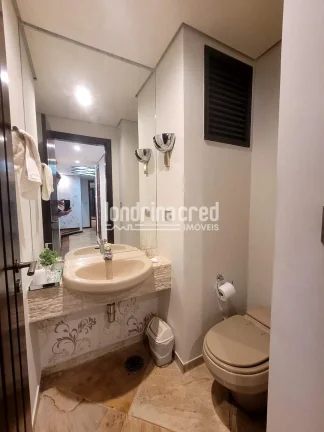 Imagem Amplo apartamento à venda no Residencial Parque Imperial em Londrina, com 4 dormitórios, 3 suítes, 215 m² de área útil e 2 vagas de garagem