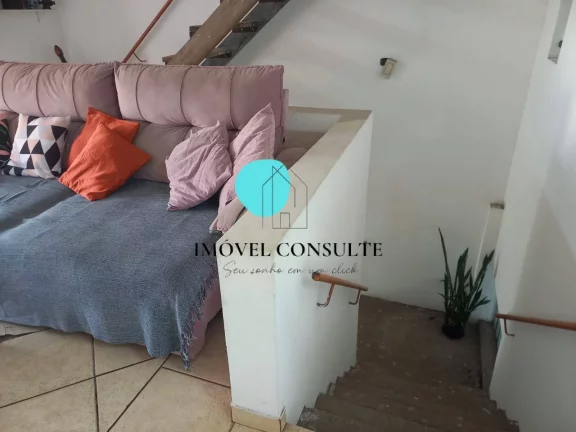 Imagem Oportunidade para Morar ou Investir! Sobrado Amplo com Renda de Locação.
