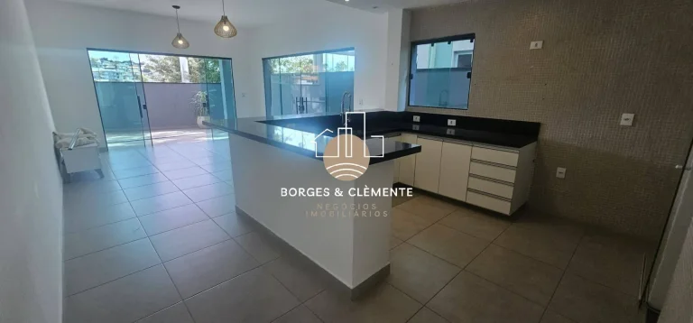 Sobrado Moderno com Suíte Master e Acabamento Premium no Jardim Maristela