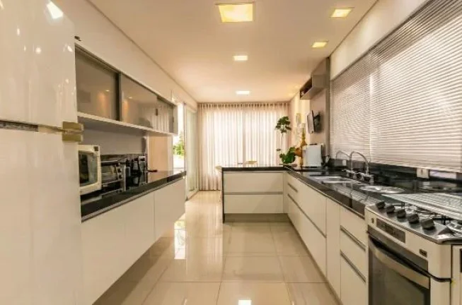 Imagem IMÓVEL RESIDENCIAL COM 674M² DE ÁREA CONSTRUÍDA E TERRENO COM 688M² - 5 QUARTOS ? 6 VAGAS - NO CONDOMINIO RESIDENCIAL VILLAGIO IPANEMA, RIO CLARO/SP. IMÓVEL AVALIADO EM R$ 5.554.465,43 1ª PRAÇA ÁS 14;30: 22/01/2026 - VALOR INICIAL DE VENDA: R$ 5.554.465