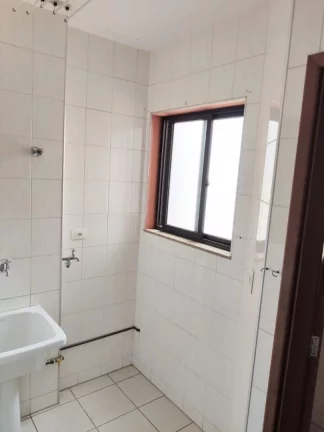 Imagem Apartamento reformado no Centro da cidade,com sala para 2 ambientes com sacada, 3 quartos com armár...