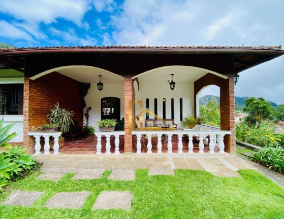 Imagem Casa principal linear 3 quartos sendo 1 suíte à venda, 230 m² - 3 min da feirinha do Alto - Teresópolis/RJ