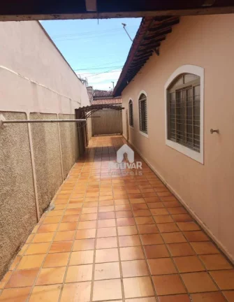Imagem Casa com 3 dormitórios à venda, 190 m² por R$ 550.000,00 - Setor Social - Itumbiara/GO