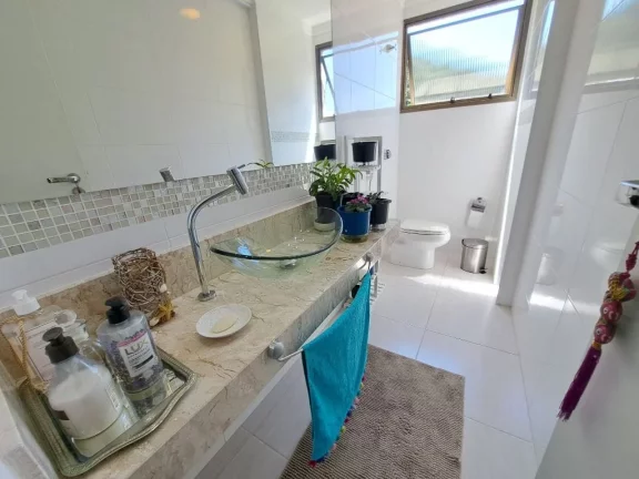 Imagem APARTAMENTO AMPLO TOTALMENTE REFORMADO COM 5 SUÍTES COM VISTA PARA O MAR