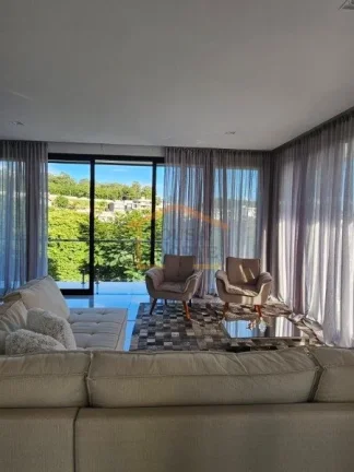 Imagem Casa 5 estrelas, construída com material Platinum.
Toda mobiliada, academia, acessibilidade, aqueci...