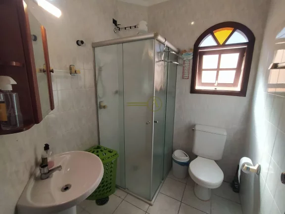 Imagem Sobrado a 200m da Praia com Piscina, PORTEIRA FECHADA à venda em Peruíbe