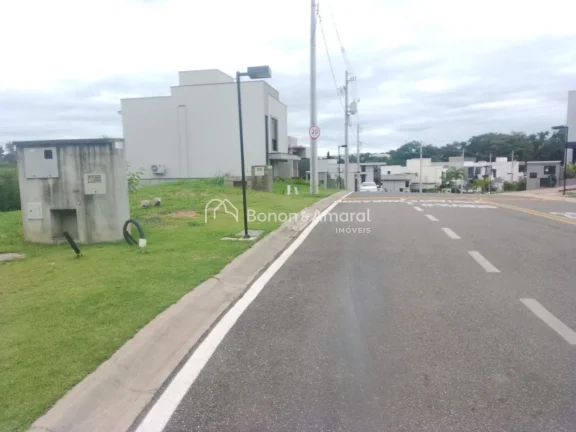 Imagem Lote com 332m² em uma localização estratégica, dentro de um condomínio com infraestrutura compl...