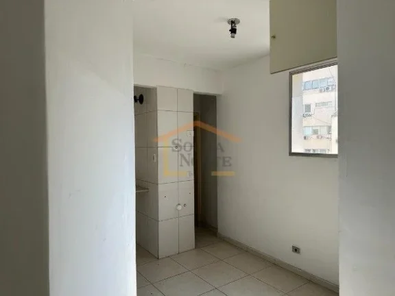 Imagem Sala comercial com 88 m², 2 banheiros e duas entradas independentes. Atualmente subdividida em duas...