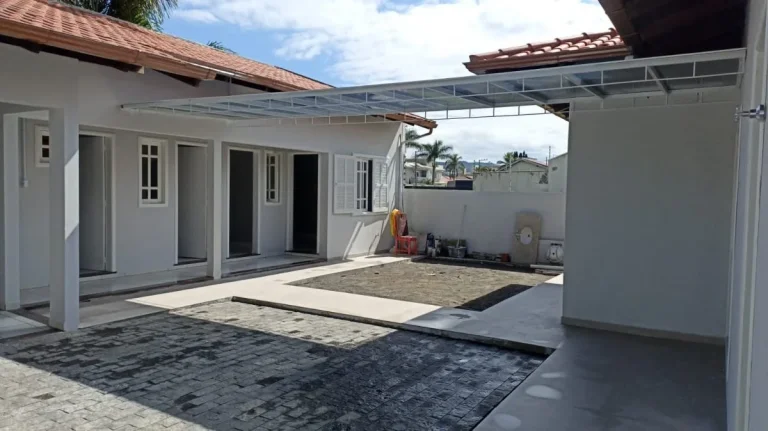 Imagem Casa Padrão para Venda e Aluguel em Centro Tijucas-SC