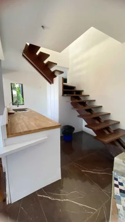 Imagem Casa mobiliada no Condomínio Caledônia com 4 dormitórios, sendo 1 suíte e 4 vagas de garagem em Camboriú