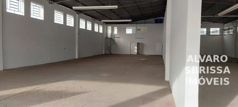 Imagem Galpão comercial com 700 m2 mais 200 m2 no subsolo para locação no B São Luíz em Itu SP localização perfeita para comércios em geral ou igrejas