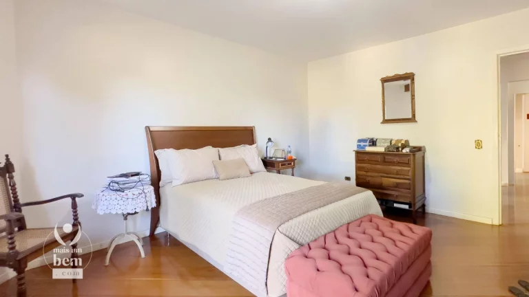 Imagem Sobrado com 4 Quartos, 1 Suíte, área Gourmet, ACEITA IMÓVEL DE MENOR VALOR, à venda, 265 m² por R$ 1.100.000 - Guabirotuba - Curitiba/PR