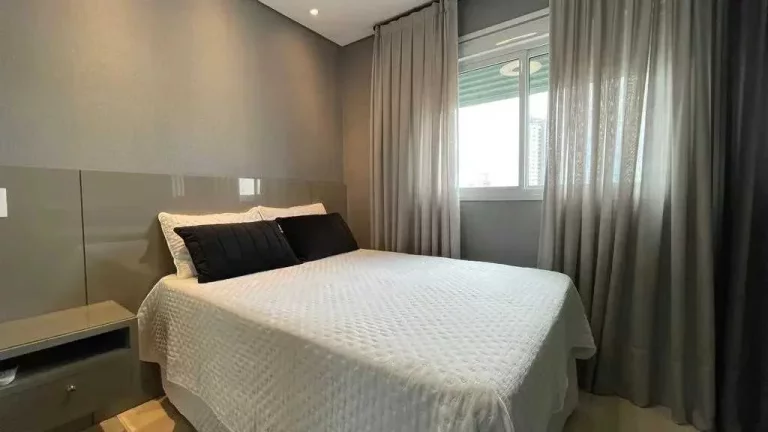Imagem Apartamento mobiliado com 2 suítes, 2 demi-suítes e 3 vagas de garagem em Balneário Camboriú