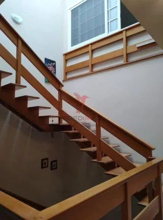 Imagem CASA ALTO PADRÃO, impecável, 4 dormitórios, um c/suite, área próximo ao centro e Shopping