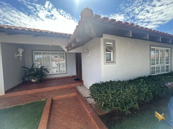 Imagem Casa 361m² em Terreno de 829m² – Campo Grande – 3 Suítes, 6 Banheiros, Energia S