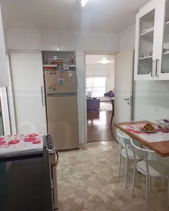 Imagem Apartamento com living para 02 ambientes, piso de tacos, dormitórios com armários, closet, banheir...