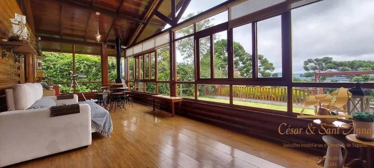 Imagem Linda casa com vista permanente no Alto do Capivari com 380m².