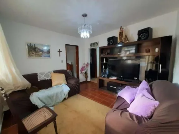 Imagem Casa Acolhedora com 3 Dormitórios, Um Suíte, Varanda, Quintal e Terraço no bairro São Pedro em Barbacena MG