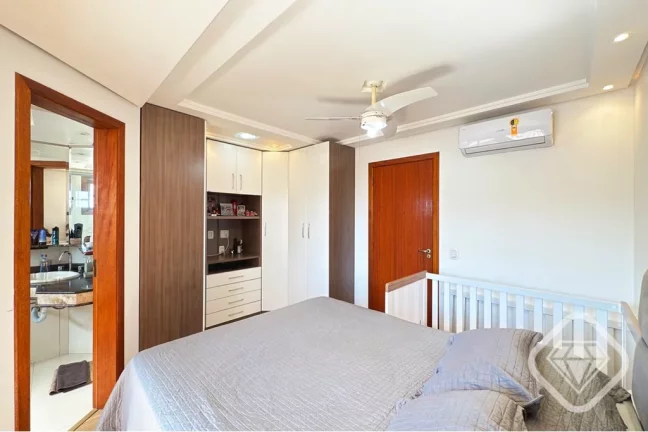 Imagem Casa 4 dormitórios (2 suítes) - Espaço gourmet - Spa com hidromassagem - Rua tranquila e sem saí...