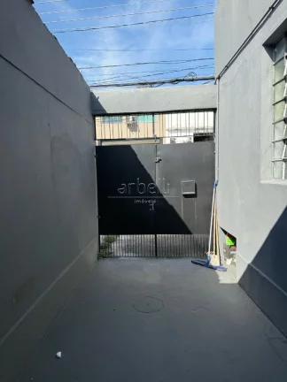 Imagem Galpão com área total de 310 M² e 170 M² de área construída, escritório, 4 banheiros e depós...