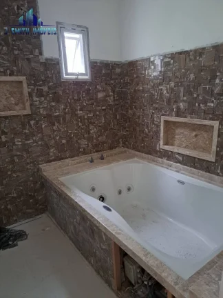 Imagem CASA MODERNA, NOVA, ACABAMENTOS ALTO PADRÃO- 5 SUÍTES. PISCINA AQUESCIDA
