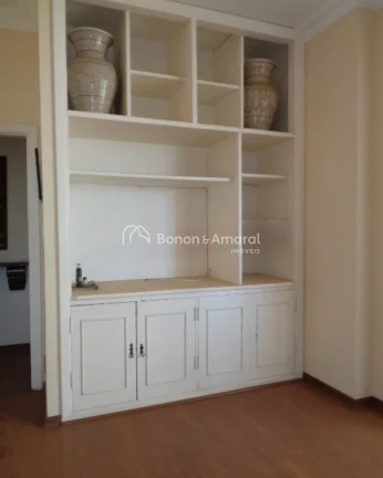 Imagem Amplo e iluminado apartamento com 3 + 1 dormitórios com armários embutidos, sendo 1 suíte. A sala...
