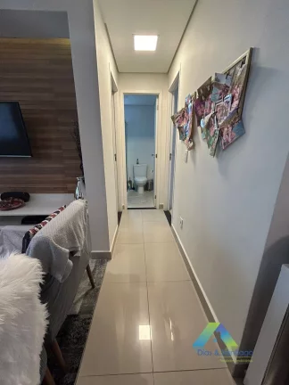Imagem PORTEIRA FECHADA - Apto em 75m² com 2 dormitórios, 1 suíte, 1 varanda gourmet recém reformado e moderno, pronto para morar com 2 vagas de garagem fixas e cobertas..