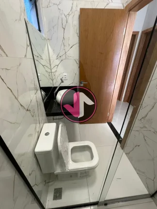 Imagem Este parece ser um anúncio bastante detalhado de uma propriedade no Bairro Jardim Califórnia, em C...