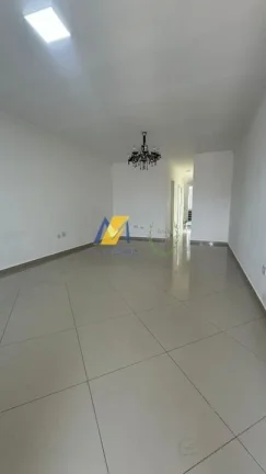 Imagem Sobrado à Venda com 181m², 3 dormitórios, 1 suíte, 1 sala e 5 vagas!!!