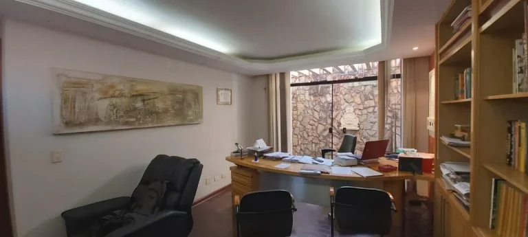 Imagem Excelente imóvel comercial com 3 vagas de recuo , 6 salas sendo com moveis embutidos de excelente q...