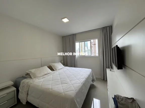 Imagem Apartamento á venda mobiliado e decorado, com 3 dormitórios e 2 vagas de garagem no centro de Balneário Camboriu