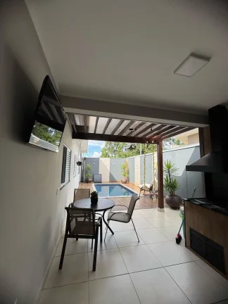 Imagem Casa térrea com piscina à venda no Condomínio Lago da Serra