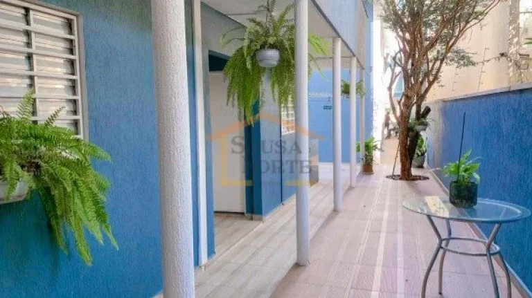 Imagem Sobrado reformado com 313 m² de área útil, possui 5 dormitórios, sendo 3 suítes, 6 banheiros, 4...