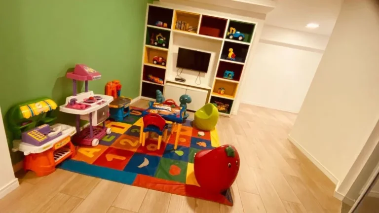 Imagem Apartamento à venda na praia de Gravatá em Navegantes, localizado na quadra mar, com 3 dormitórios, pronto para morar e semi mobiliado com a Adriano Carpes Imóveis.