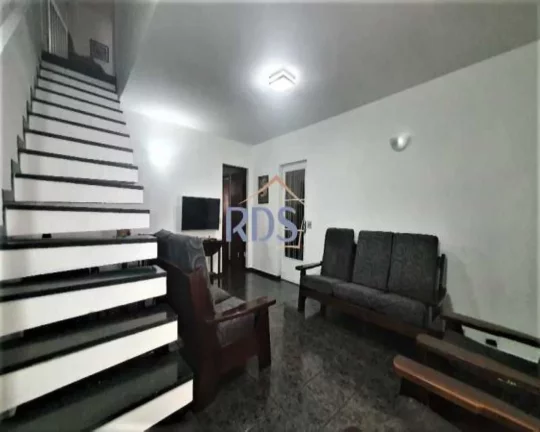 Imagem Vende um excelente sobrado de 216m² em ótima localização